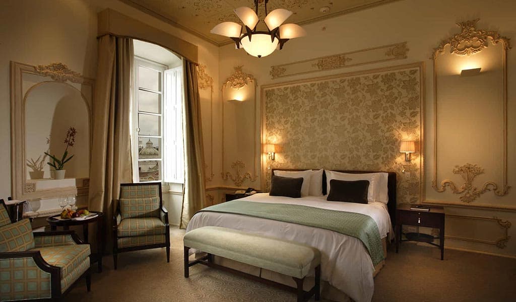 luxurious room