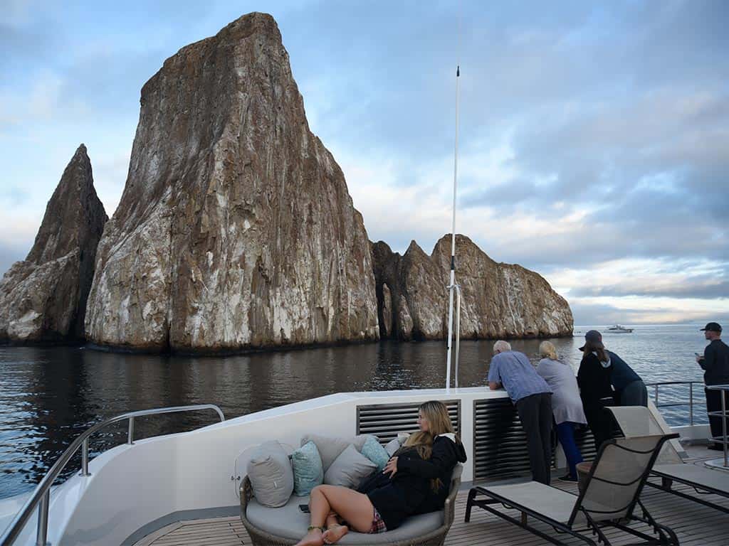 viajeros en la terraza